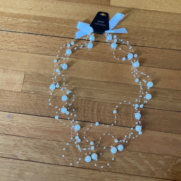 Body Central Fake Pearl Necklace - Picture 5 of 5